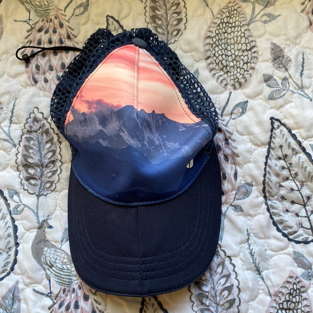 Oiselle Runner Trucker Hat 🧢